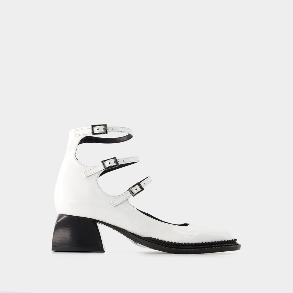 Weiße Mary Jane Pumps aus Lackleder
