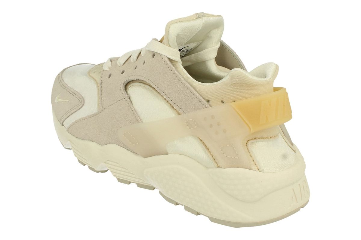 Air Huarache Low-Top Sneaker