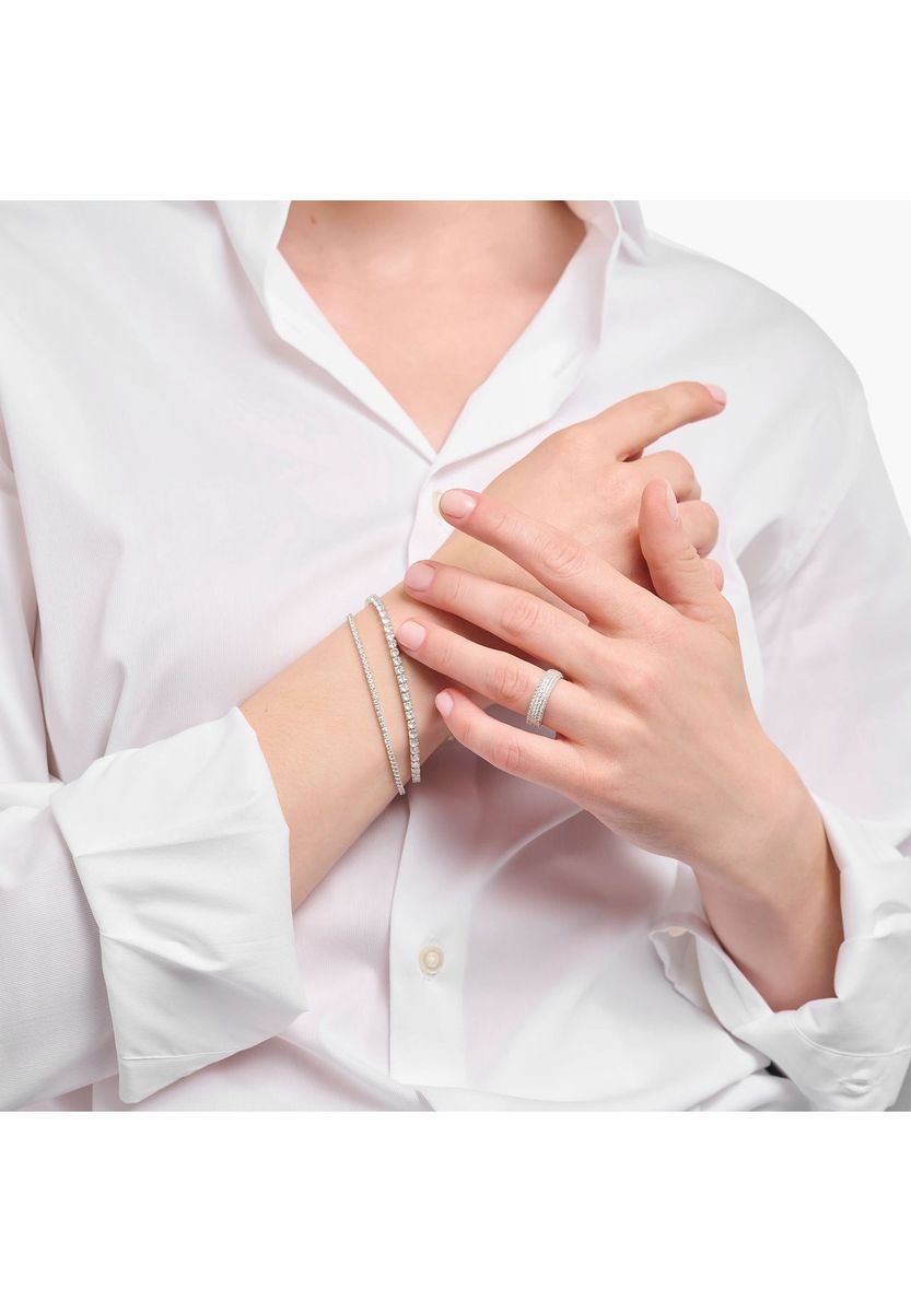 Silbernes Tennisarmband mit weißen Steinen