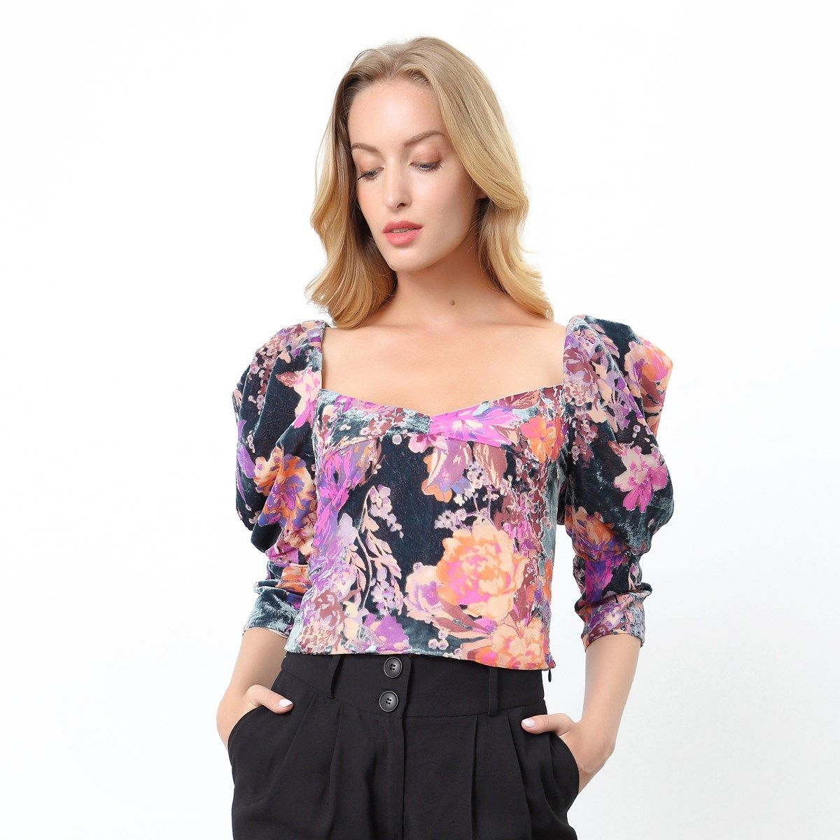 Samt Top mit Blumenmuster und Puffärmeln