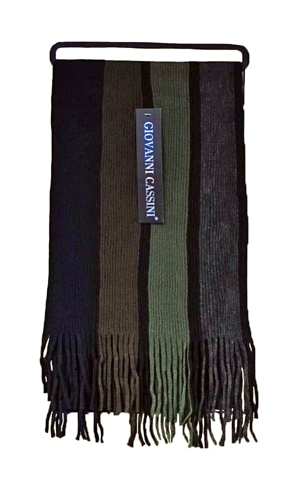 Warmer gestrickter gestreifter Winterschal