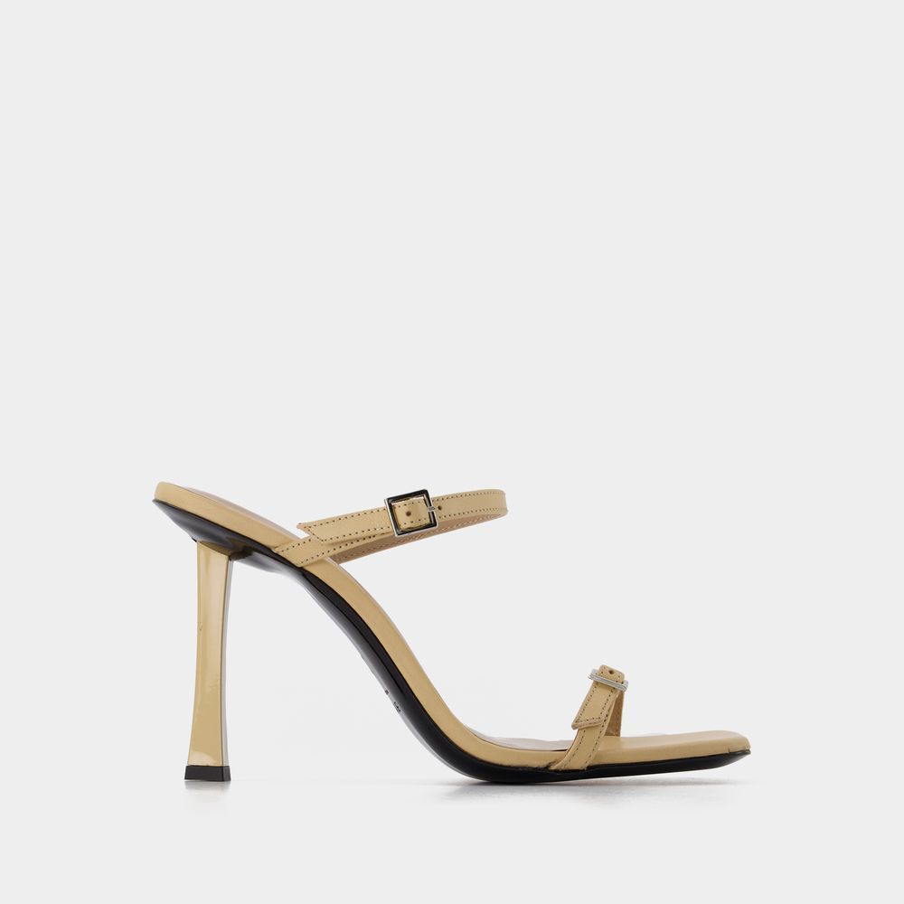 Minimalistische Sandalette mit Knöchelriemen