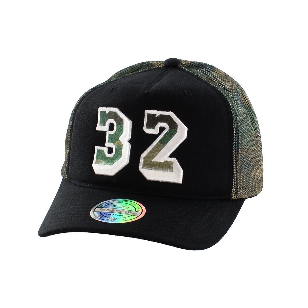 Trucker Cap mit Nummer 32 und Camouflage