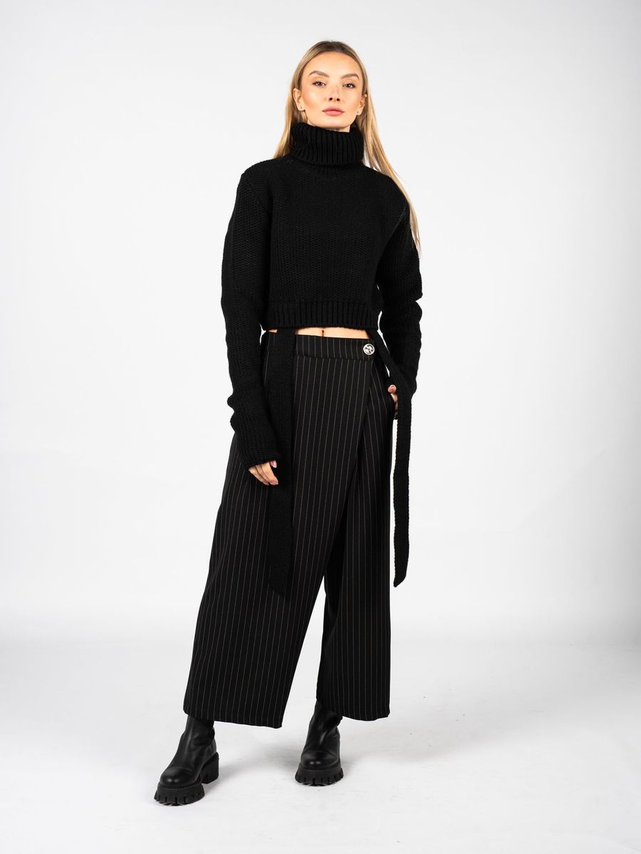 Kurzer Rollkragenpullover mit Bändern