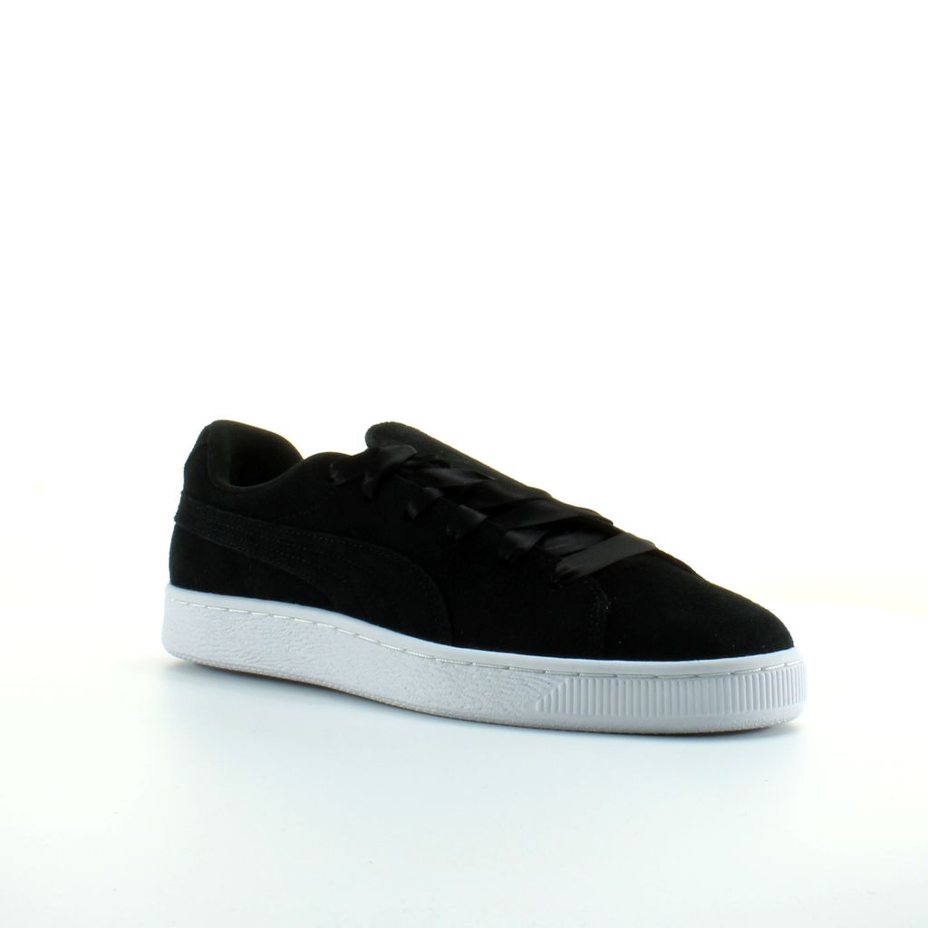 Suede-Sneaker mit Satin-Schnürsenkeln