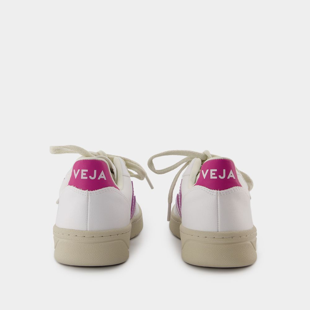 Retro Low-Top Sneaker mit Perforation