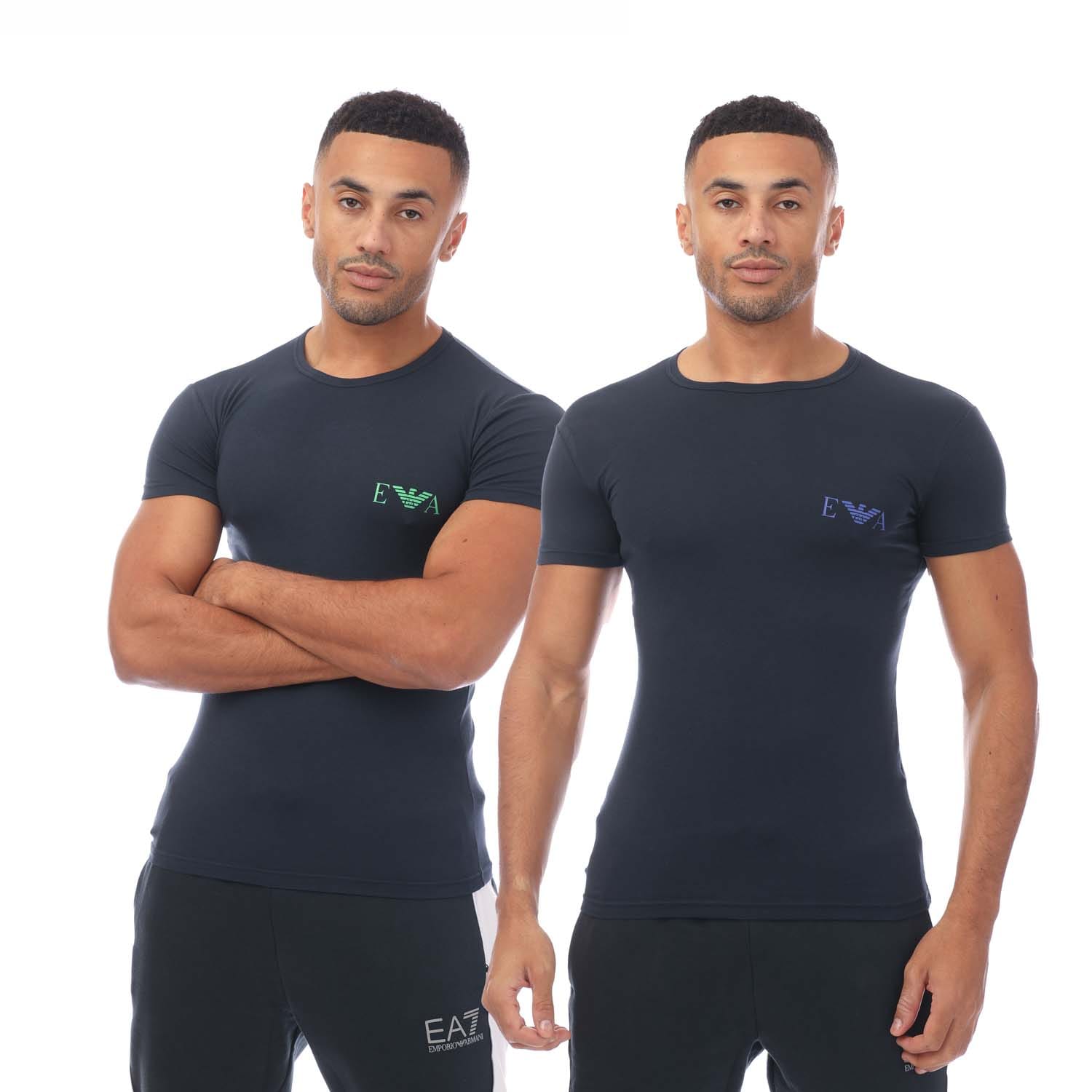Enges T-Shirt mit auffälligem Monogramm