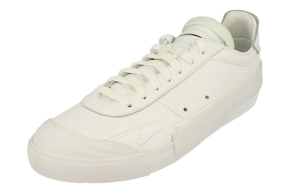 Moderne minimalistische Leder Court Sneakers