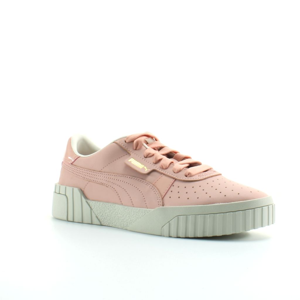Plattform-Sneaker mit perforierter Spitze