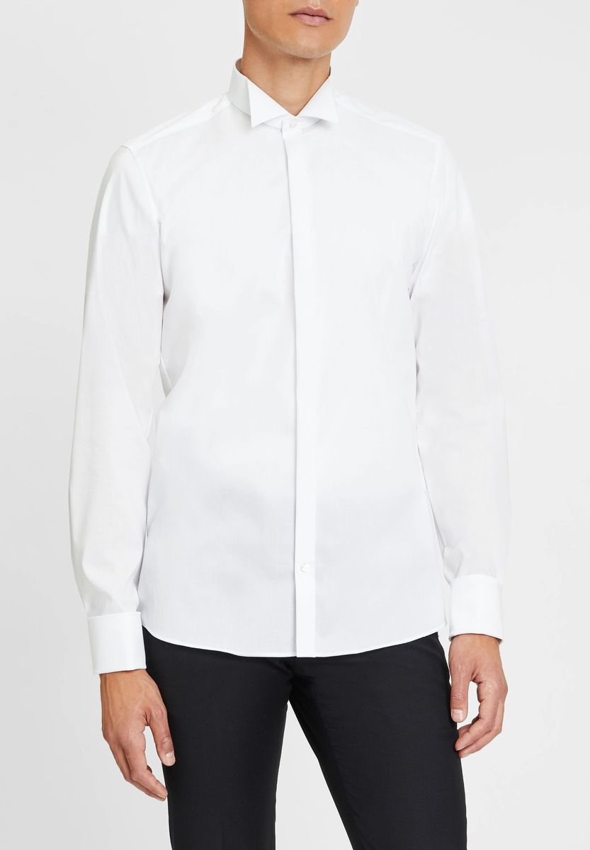 Elegantes weißes Body-Fit-Businesshemd