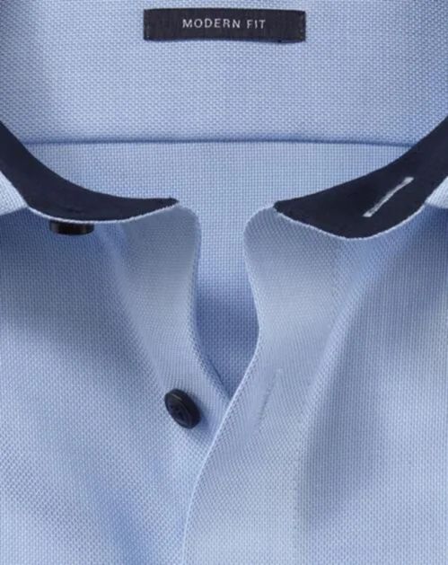 Modernes Businesshemd mit Tasche