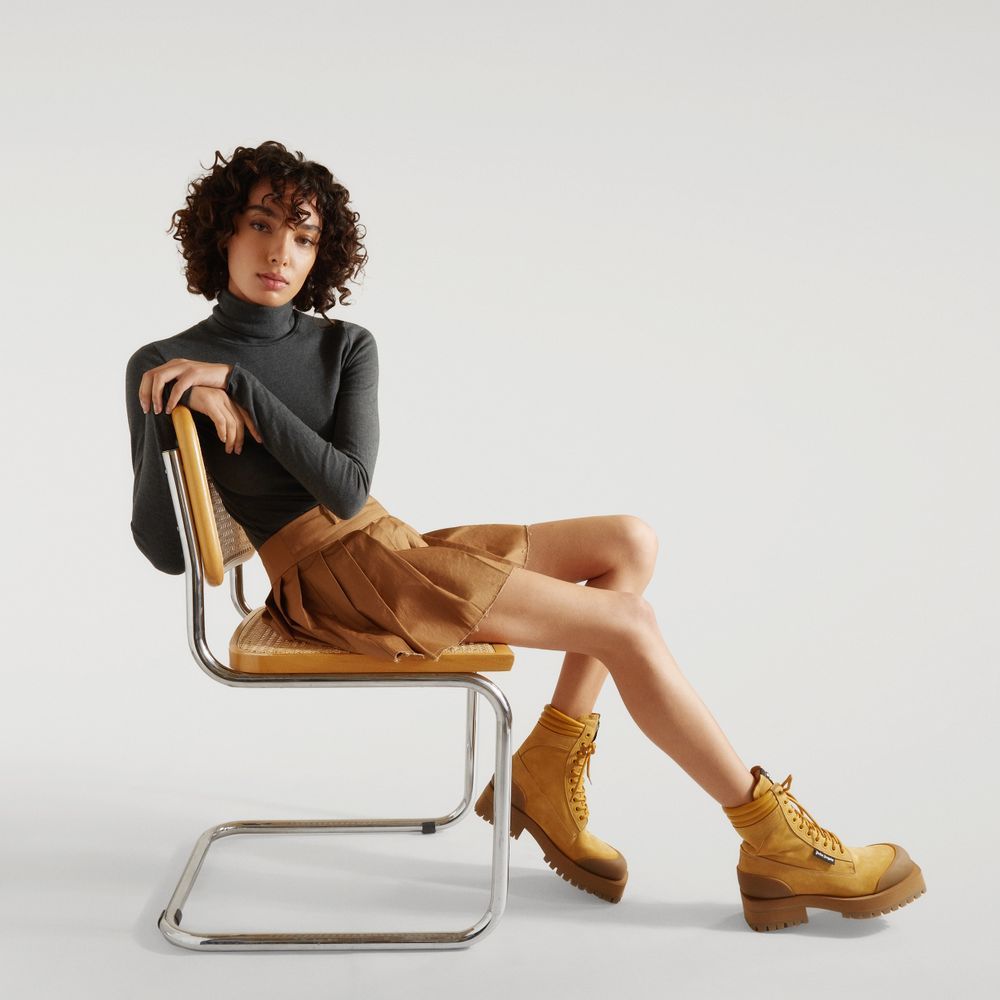 Plateau-Stiefel aus Veloursleder