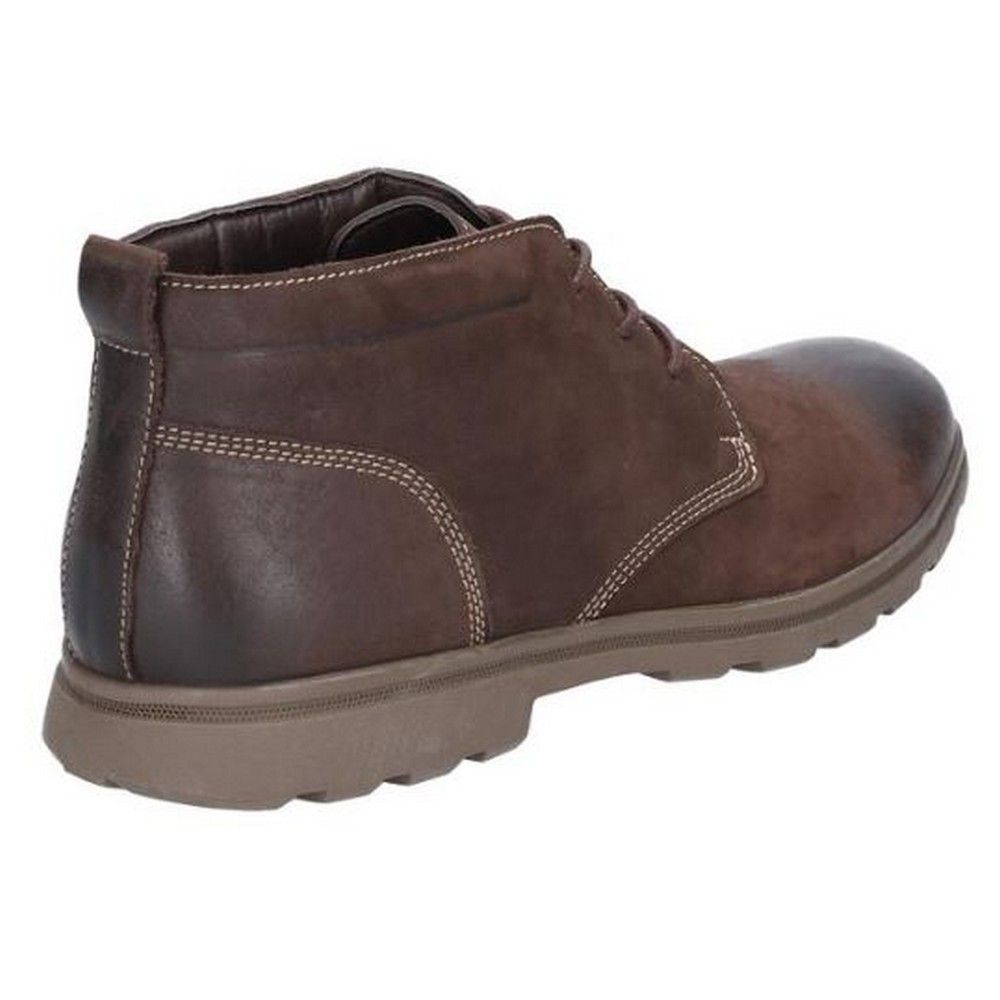 Minimalistische Chukka-Boots aus Nubukleder