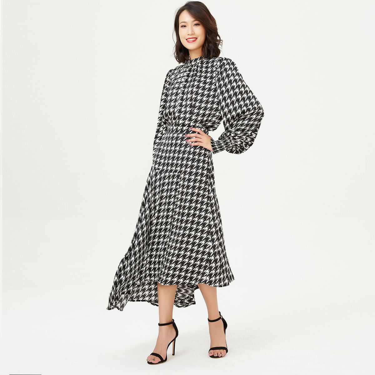 Bluse mit Hahnentrittmuster und Puffärmeln
