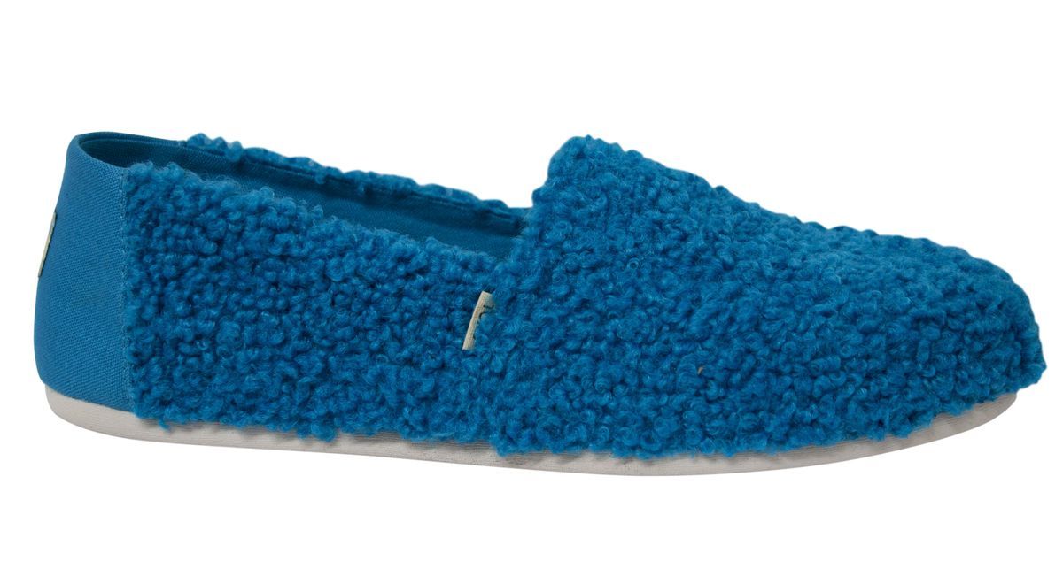Klassische blaue Plüsch-Slipper