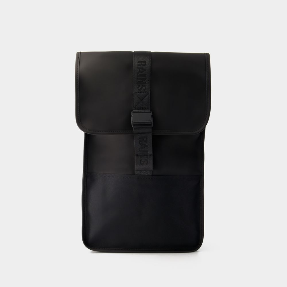 Minimalistischer Rucksack mit Überschlag