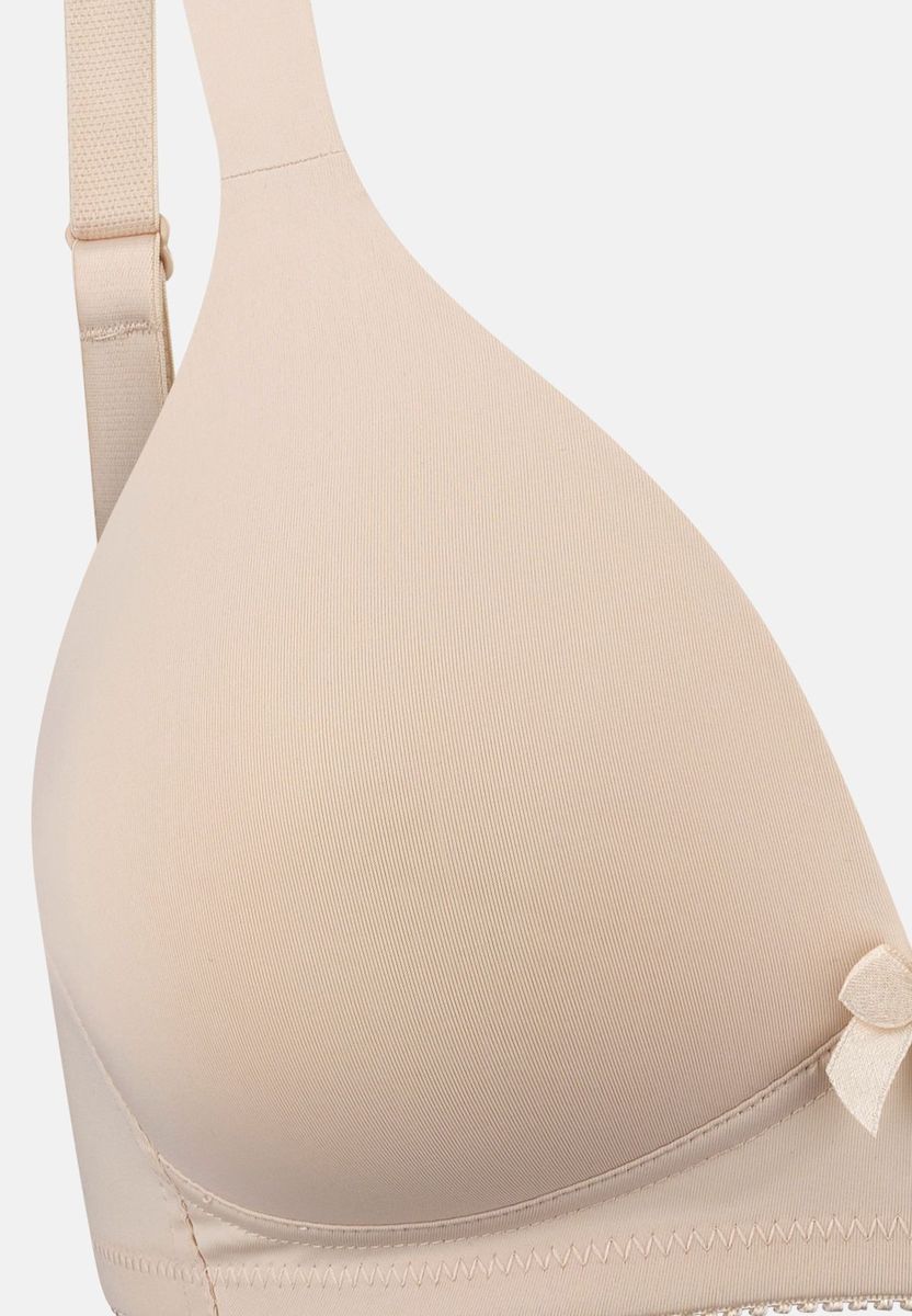 Nahtloser beiger Alltags-Komfort-BH