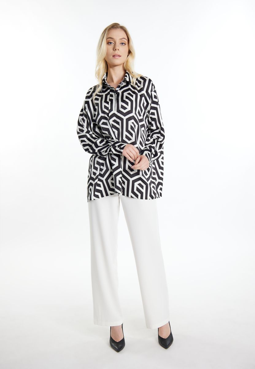 Satinbluse mit geometrischem Muster