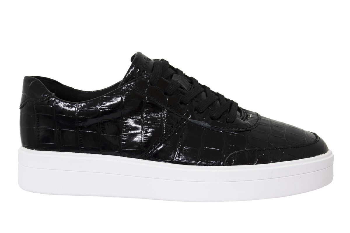 Schwarzer, geprägter Low-Top-Sneaker