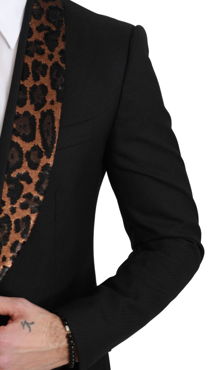 Schwarzer Blazer mit Leoparden-Revers