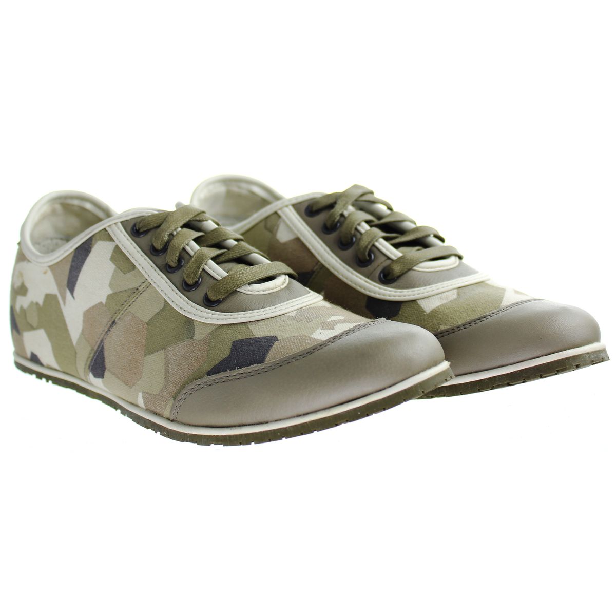 Flache Turnschuhe mit geometrischem Muster
