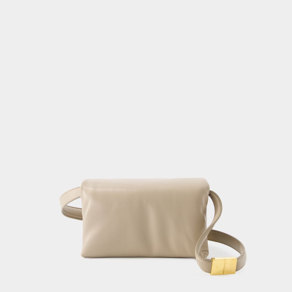 Kleine Ledertasche mit Schultergurt