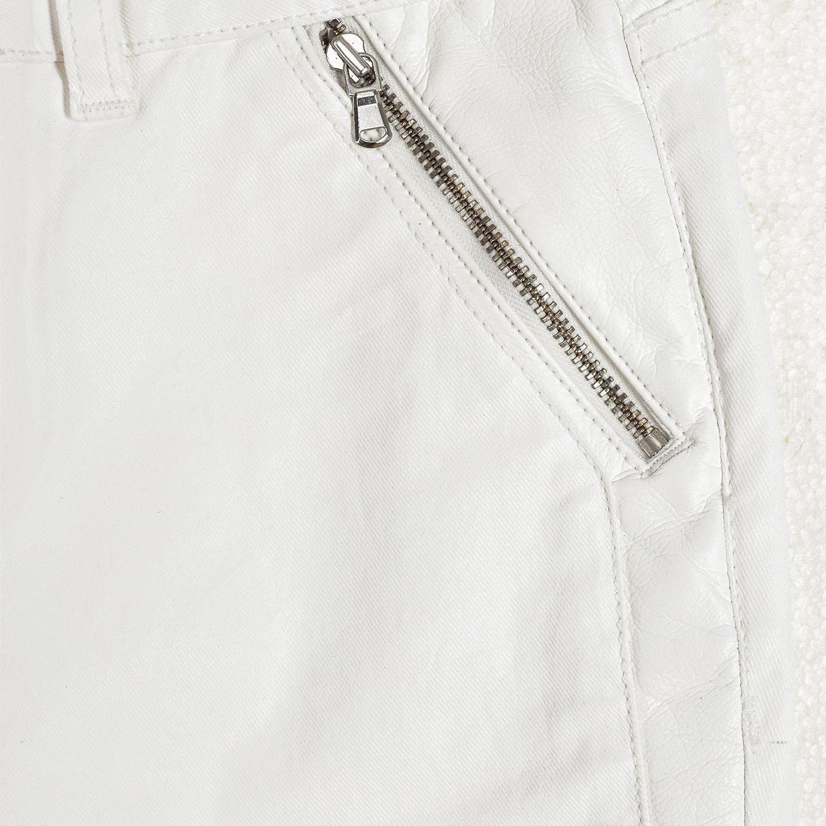 Gerade Hose mit Reißverschlusstaschen