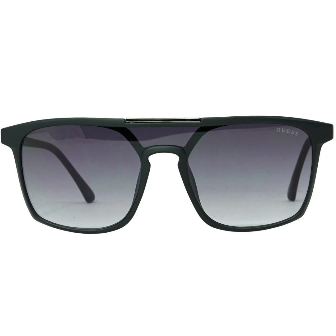 Moderne Sonnenbrille mit quadratischem Rahmen