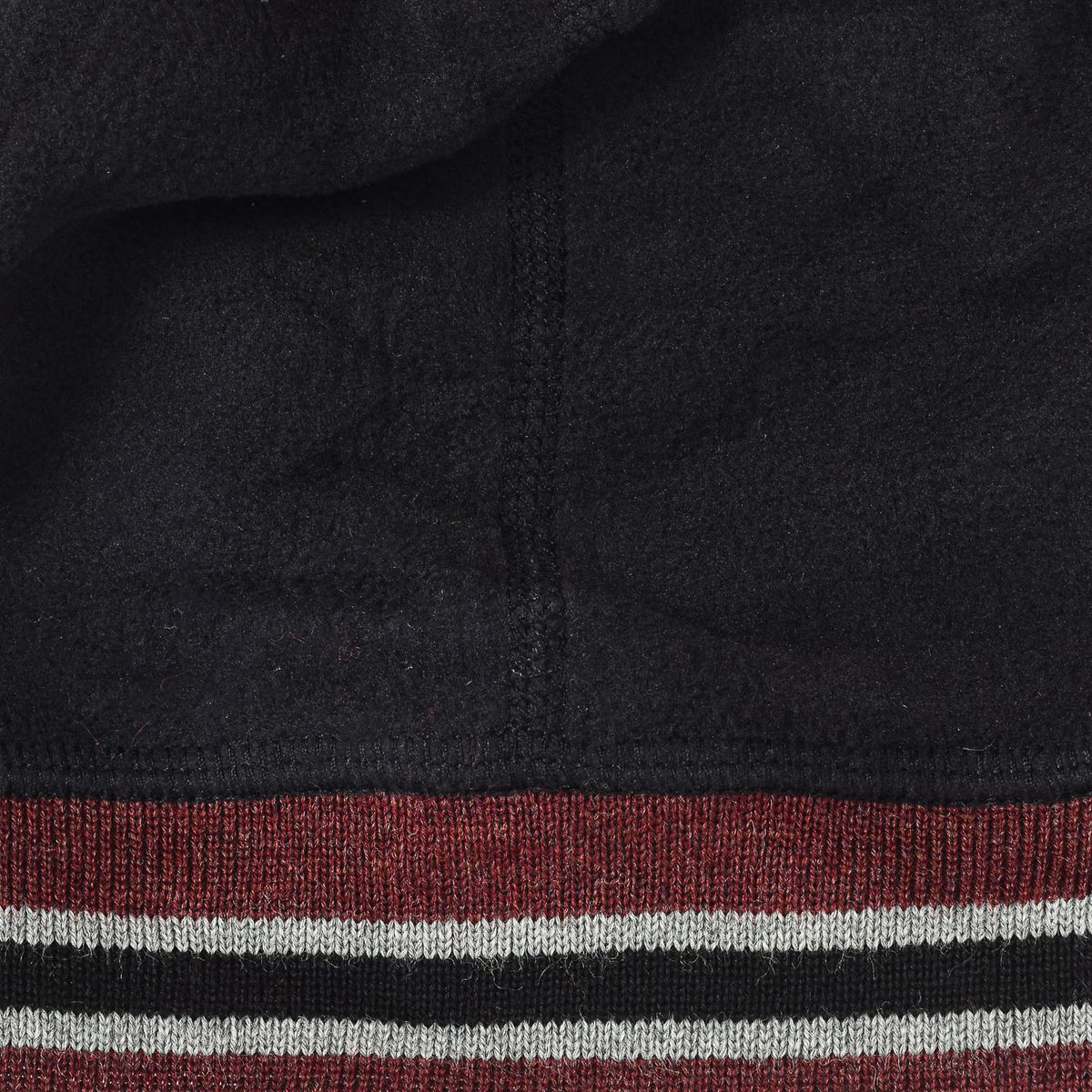 Warme gestreifte Fleece-Mütze