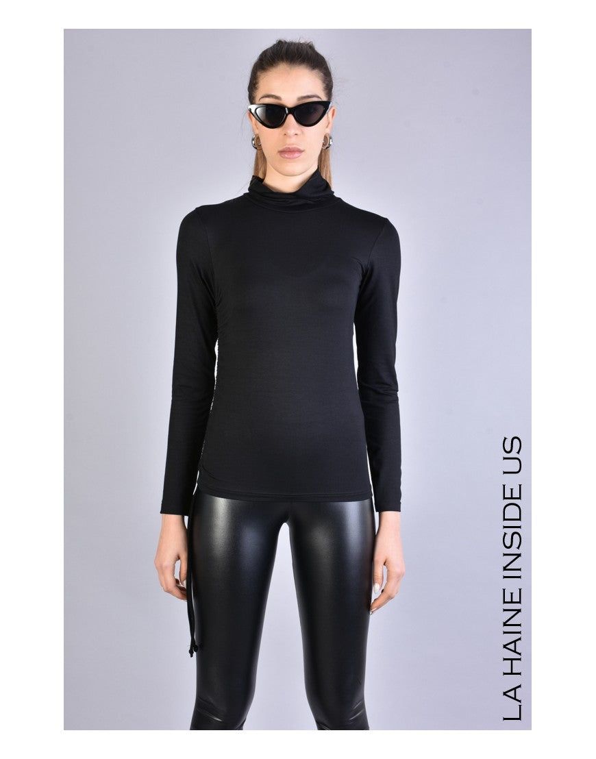 Asymmetrisches Rollkragenshirt mit Raffung