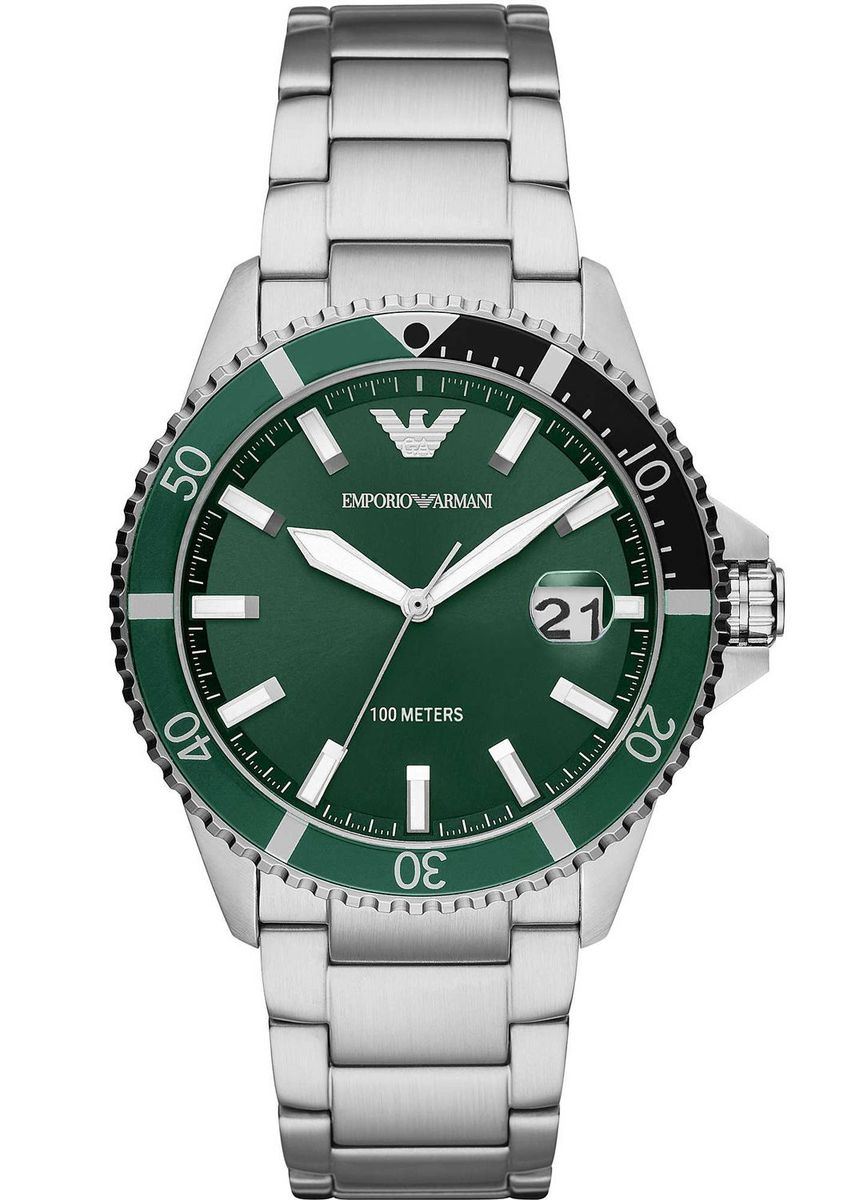 Diese Emporio Armani Diver Analoguhr für Herren ist der perfekte Zeitmesser zum Tragen oder als Geschenk. Es ist Silber 42 mm Runde Gehäuse kombiniert mit dem bequemen Silber Edelstahl Uhrenarmband wird sichergestellt, dass Sie diese atemberaubende Uhr ohne Kompromisse genießen. Die Uhr wird von einem hochwertigen Quarzwerk angetrieben und ist bis zu 10 bar wasserdicht, so dass sie immer ticken wird. Diese sportliche und modische Uhr verleiht Ihnen ein einzigartiges Gefühl in jedem Outfit! -Die Uhr verfügt 