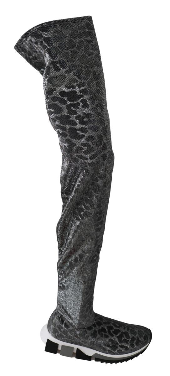 Oberschenkelhohe Sneaker-Stiefel mit Leopardenmuster
