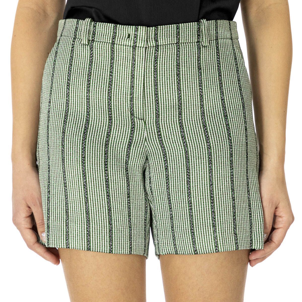 Gestreifte, hochtaillierte, schneidergefertigte Shorts