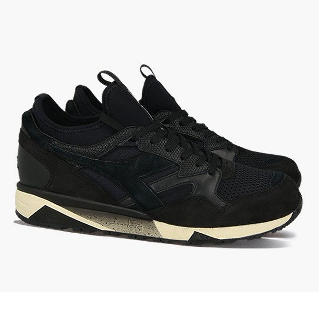 Hybrid-Sneaker im Socken-Stil