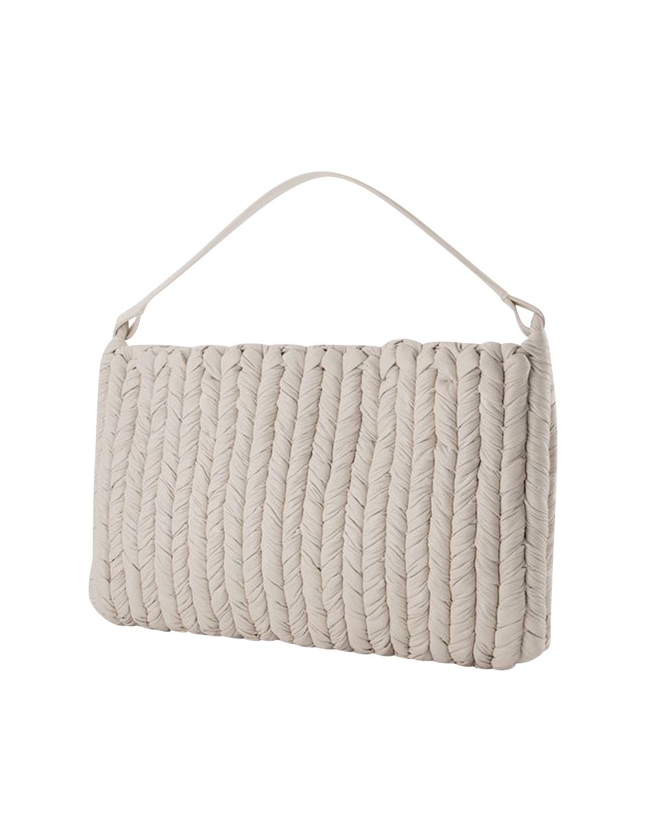 Gestrickte Schultertasche aus veganem Leder