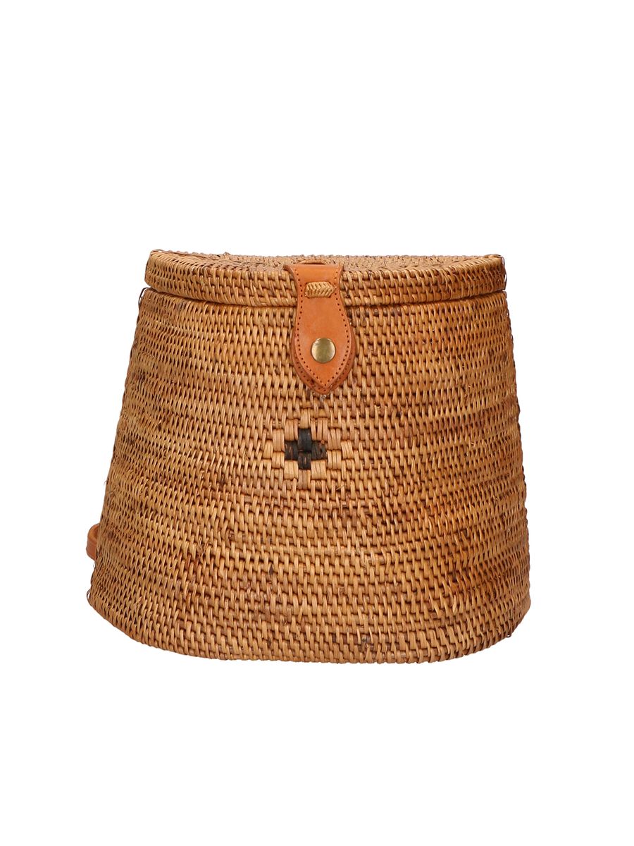 Gewebter Rattan-Rucksack mit Lederverschluss