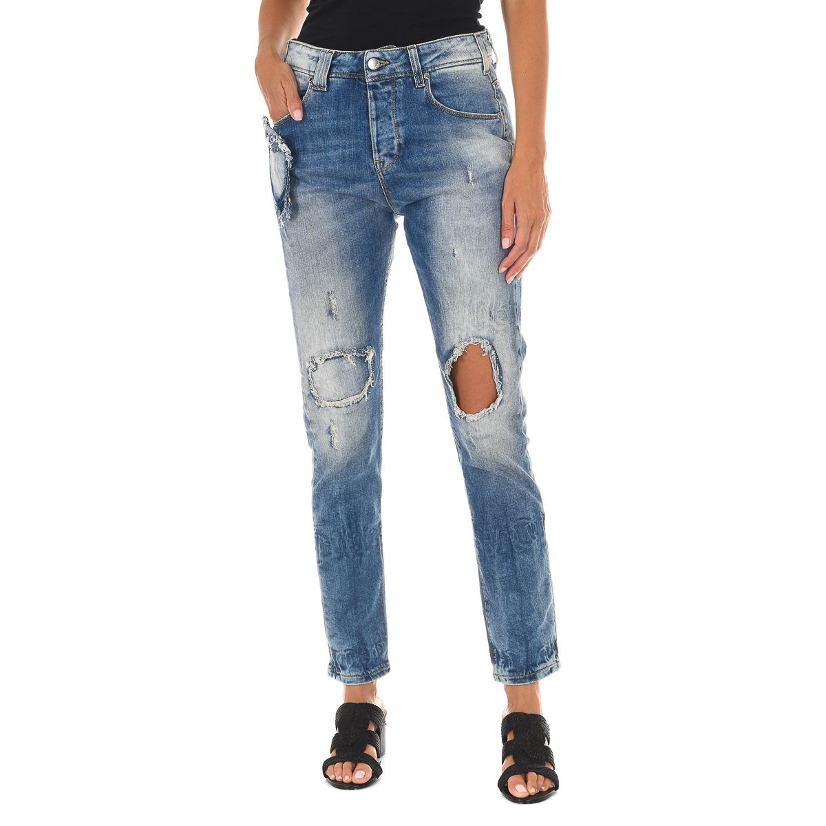 Boyfriend Jeans mit Destroyed-Effekten