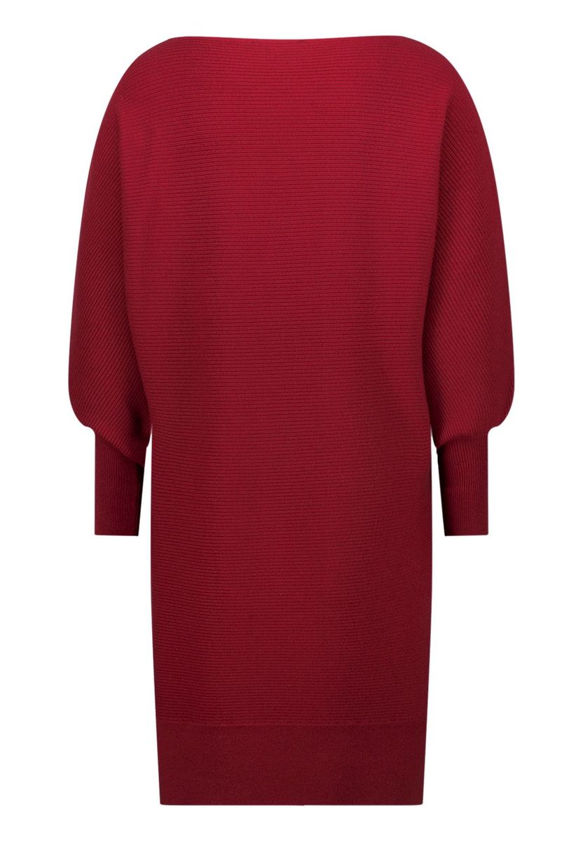 Strukturiertes Strickkleid mit U-Boot-Ausschnitt