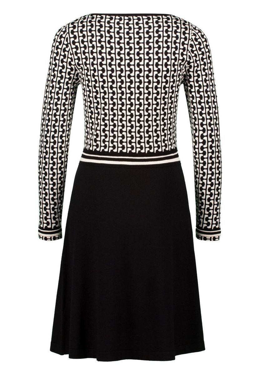 Gemustertes Strickkleid mit langen Ärmeln