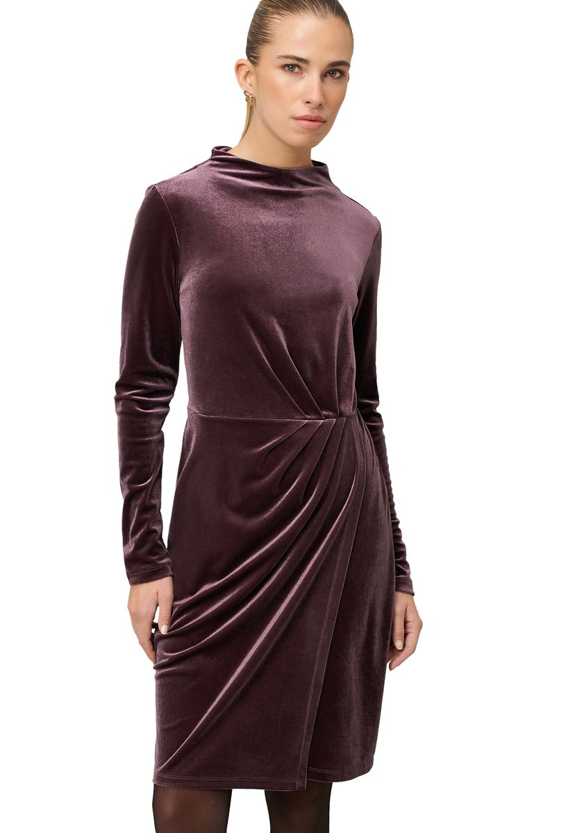 Elegantes Samtkleid mit Stehkragen