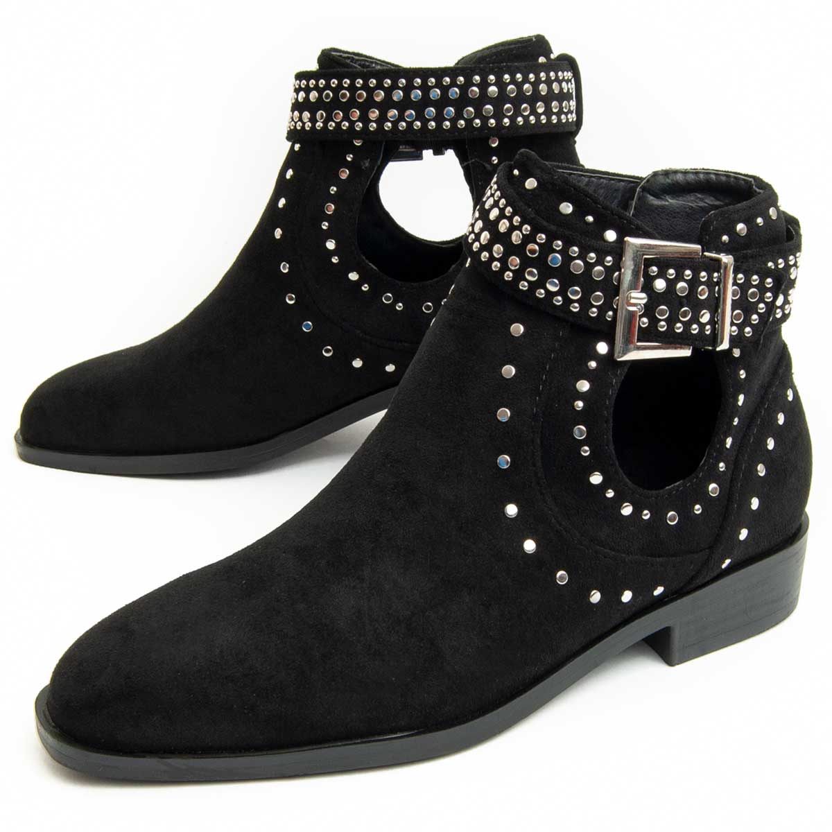 Nietenschuh mit Ausschnitt und Schnalle