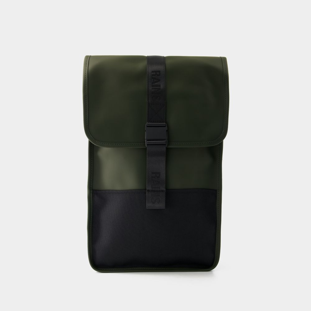 Minimalistischer Rucksack mit Klappe