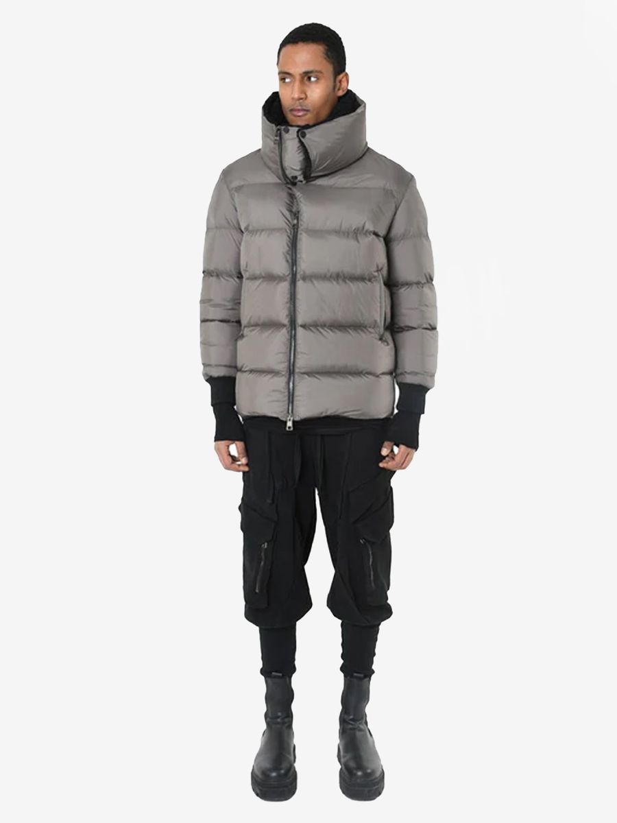 Asymmetrische Steppjacke mit Trichternacken