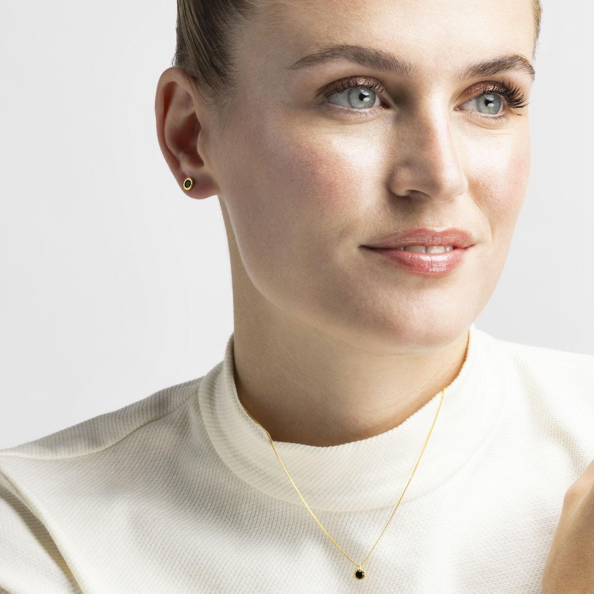 Vergoldete Naadim Onyx Ohrstecker