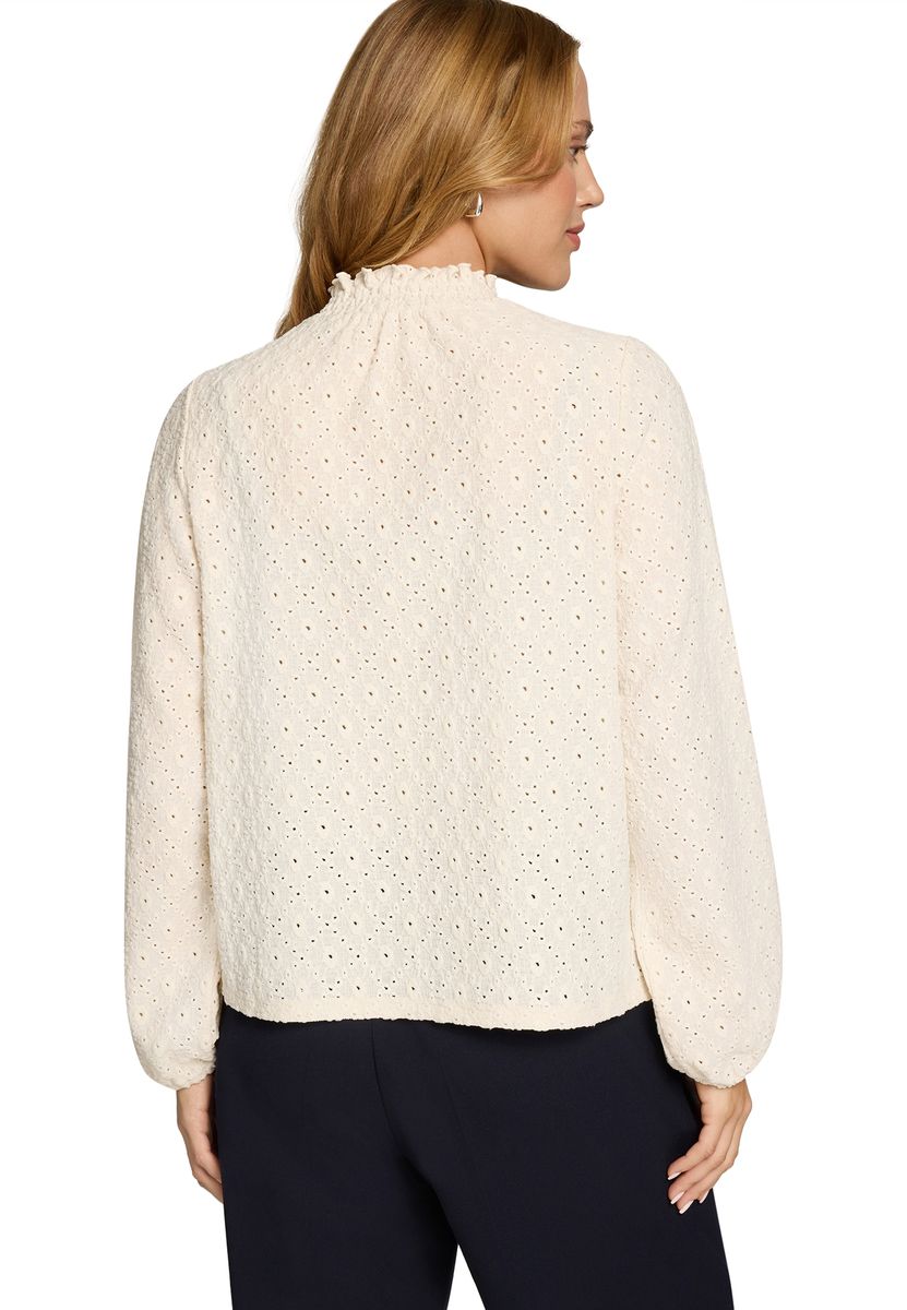 Langärmlige Bluse mit Lochstickerei