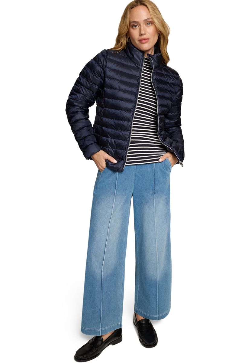 Figurbetonte Steppjacke mit Stehkragen