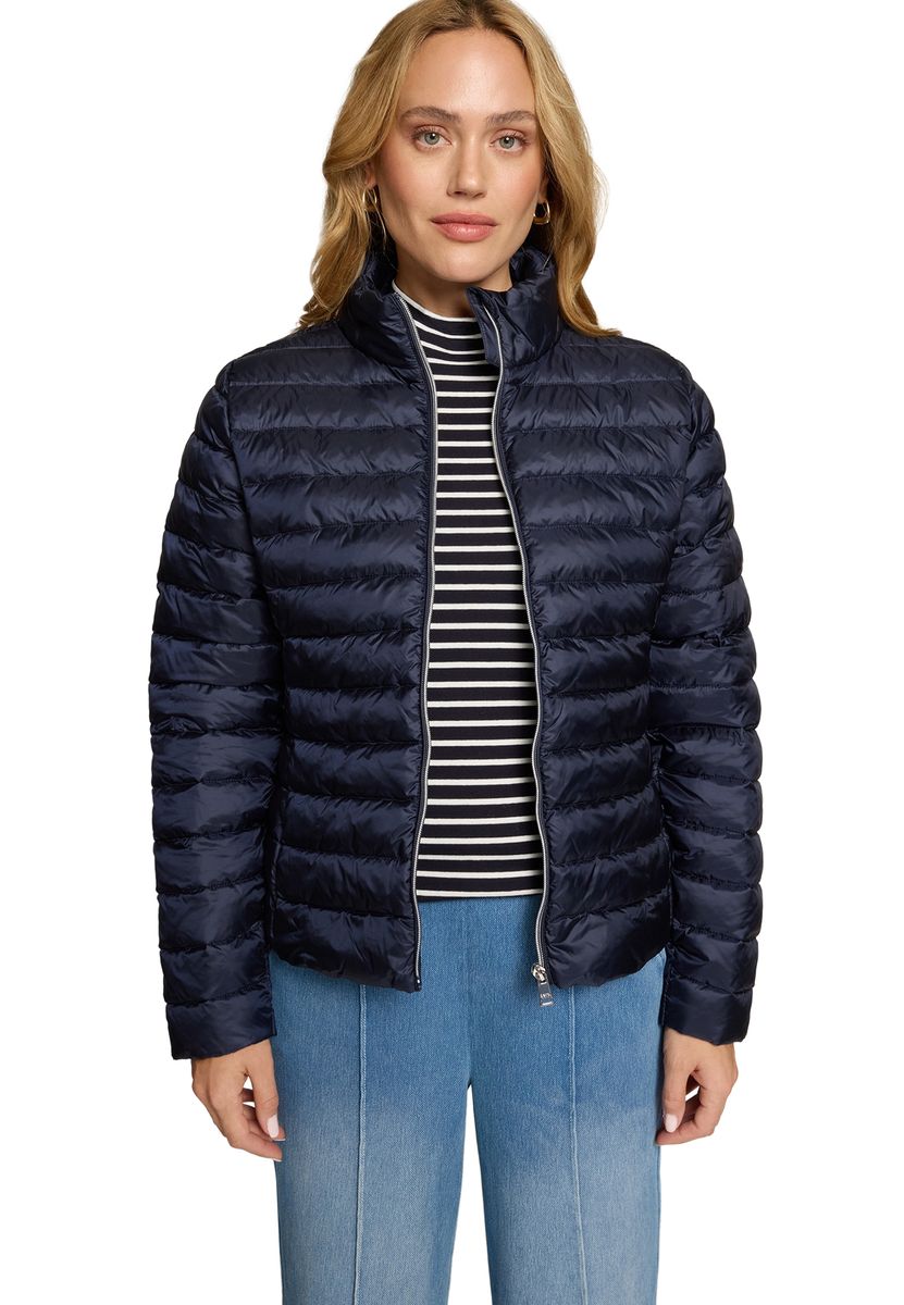 Figurbetonte Steppjacke mit Stehkragen