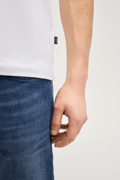 Joop! Weißes T-Shirt mit marineblauem Detailbesatz