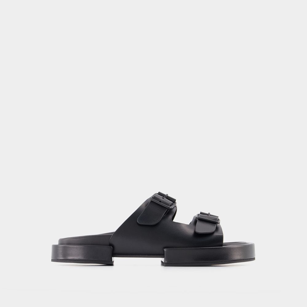 Schwarze Riemensandalen mit Schnalle und Plateausohle