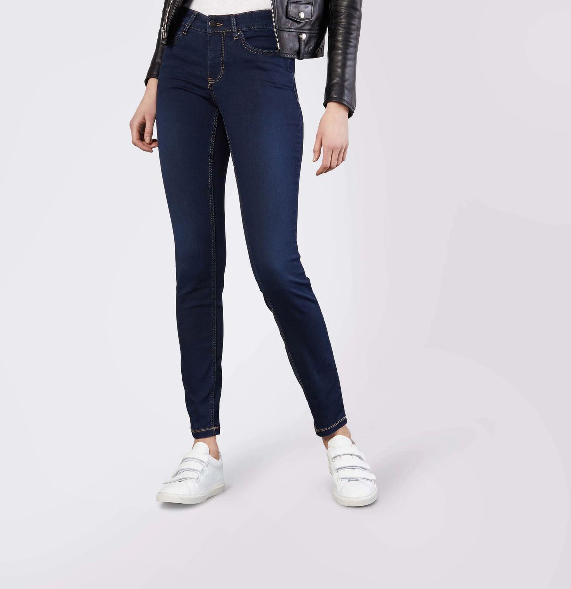 Schmale, hochtaillierte Jeans